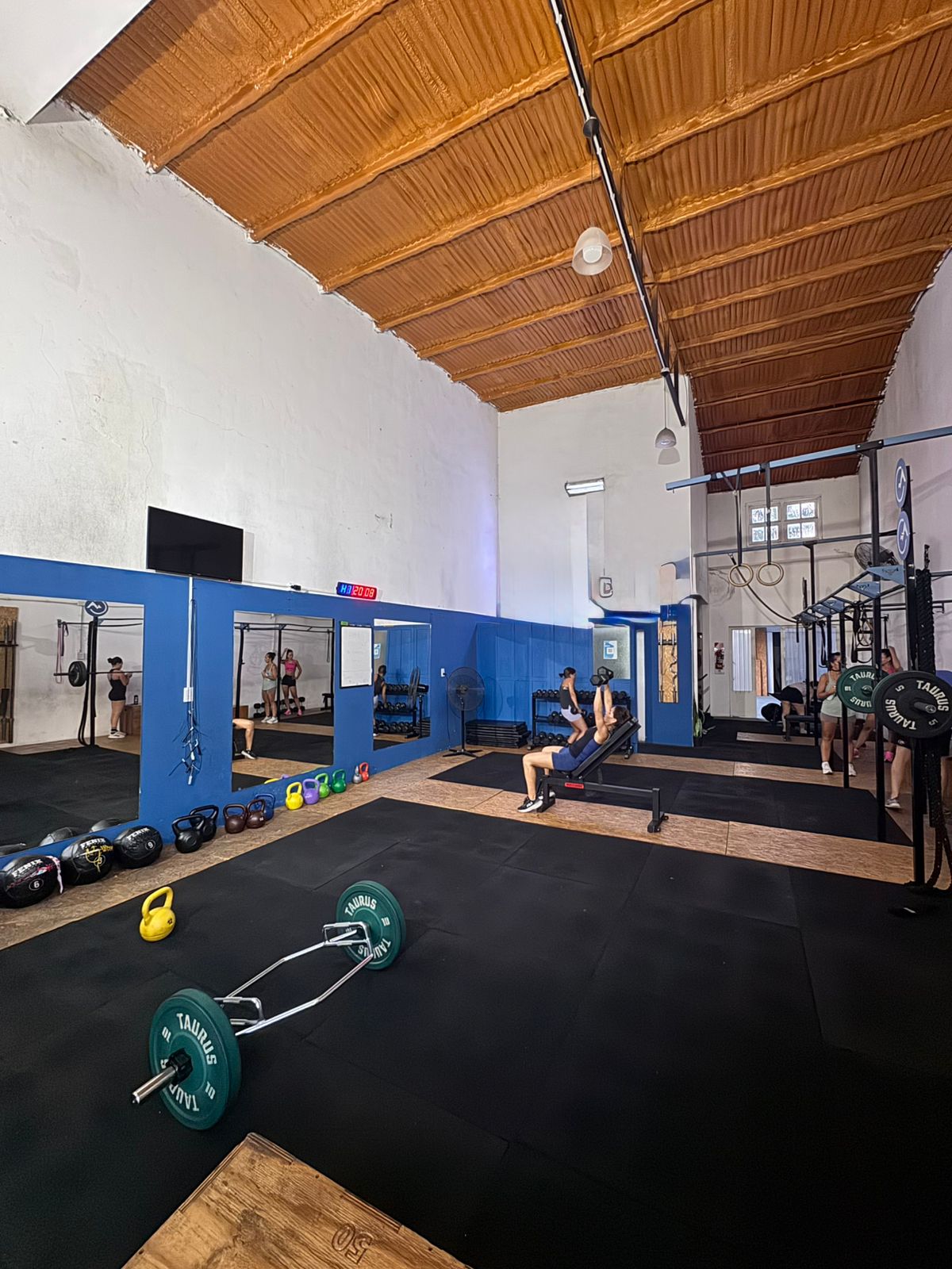 Imagen de la propiedad  VENTA AMPLIO LOCAL / GALPÓN